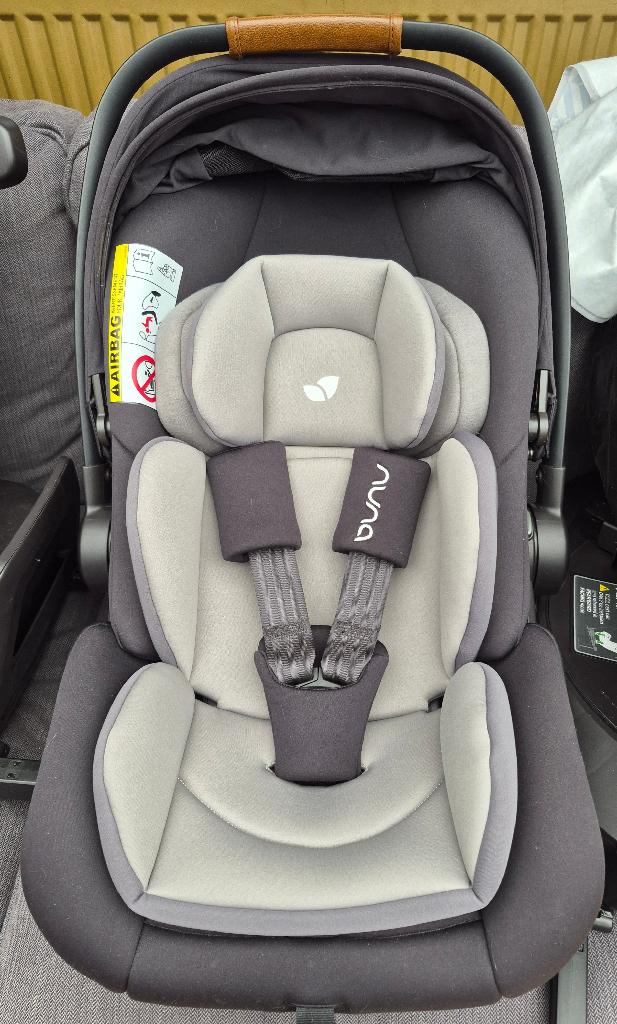 Nuna Arra Next Caviar én Nuna Base Next, Kinderen en Baby's, Autostoeltjes, Gebruikt, Overige merken, 0 t/m 13 kg, Isofix, Verstelbare rugleuning