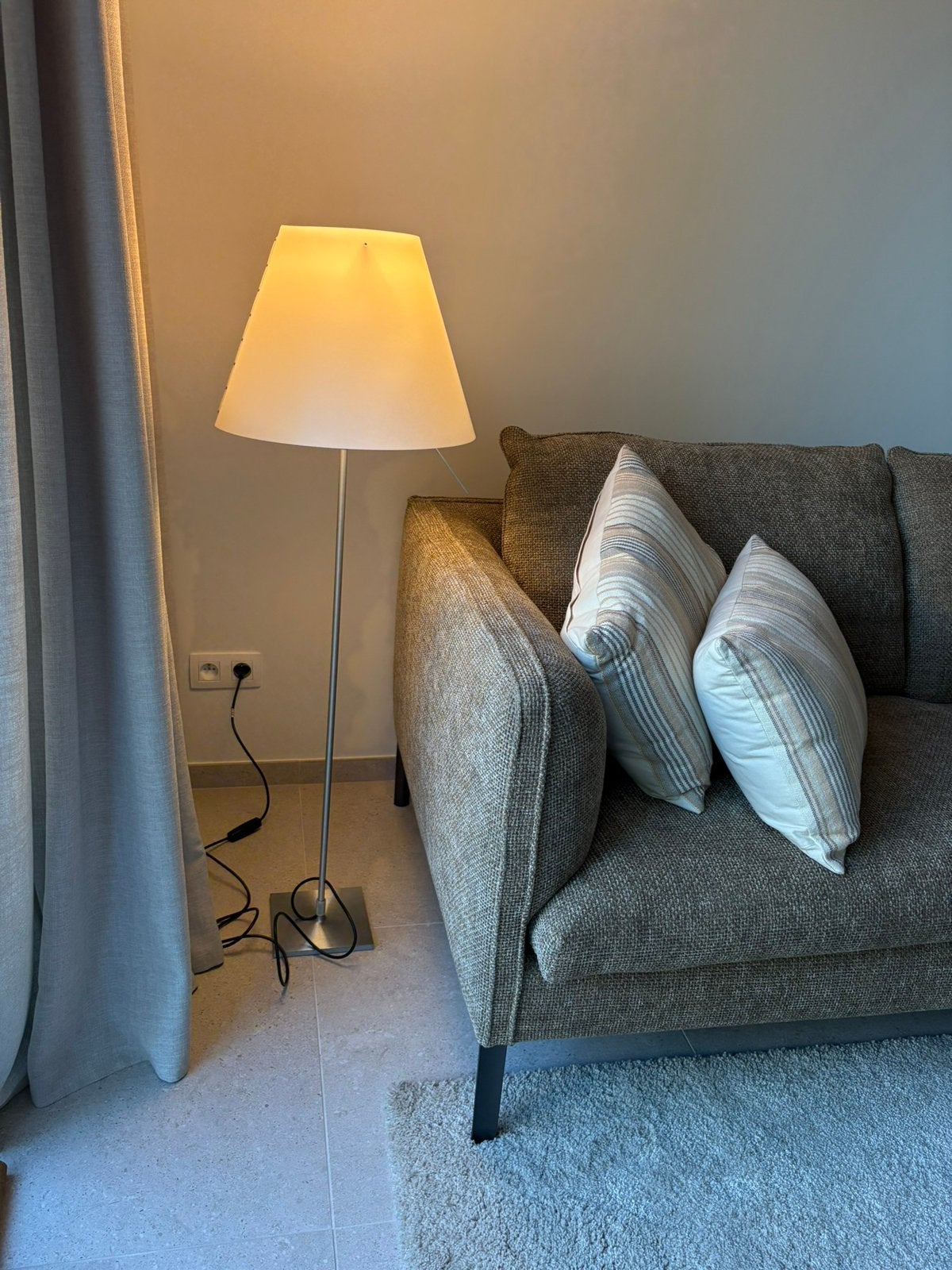 Costanza design lamp, Huis en Inrichting, Lampen | Vloerlampen, Ophalen, Zo goed als nieuw