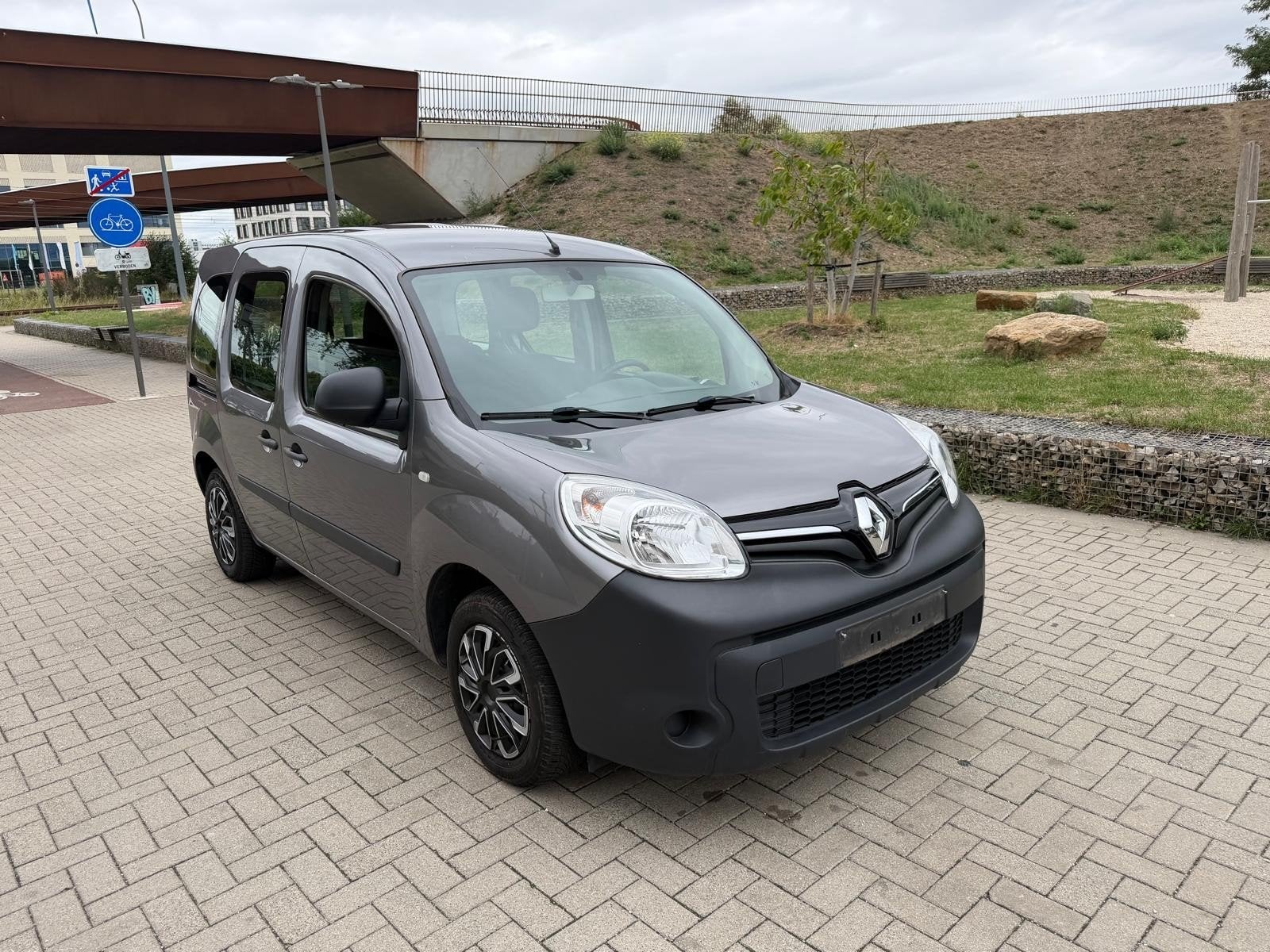 RENAULT KANGO 1.2 BENZINE 2016 94000KM KEURING EURO6B  5PL, Auto's, Renault, Voorwielaandrijving, 12 cc, Particulier, Zilver of Grijs