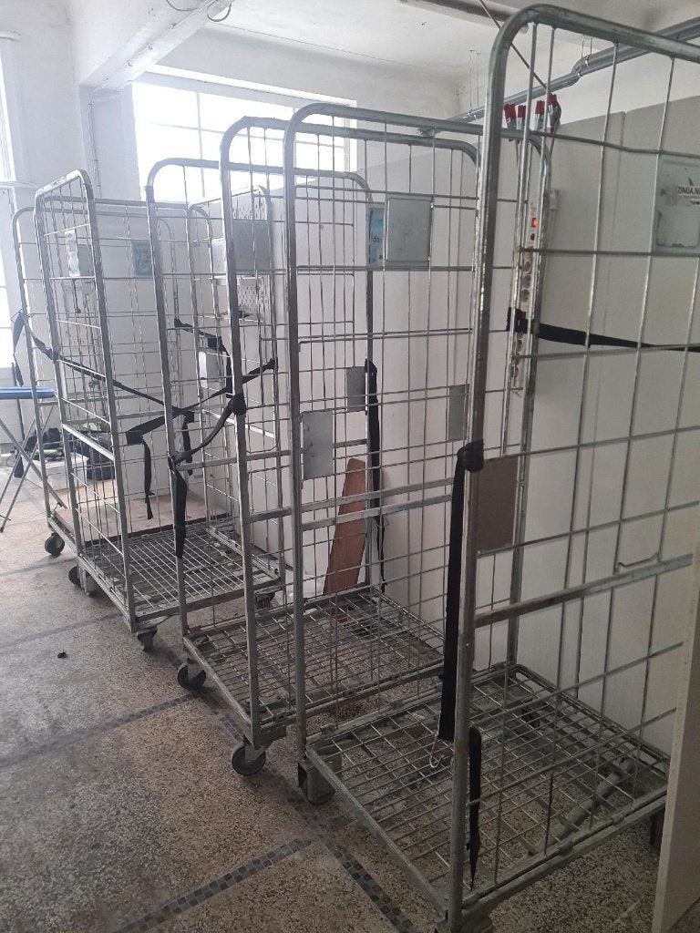 Rolcontainers staal half open goede staat, Ophalen