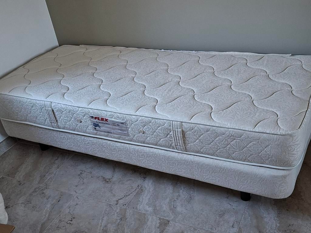 GRATIS 1  persoonsbed, Huis en Inrichting, Ophalen