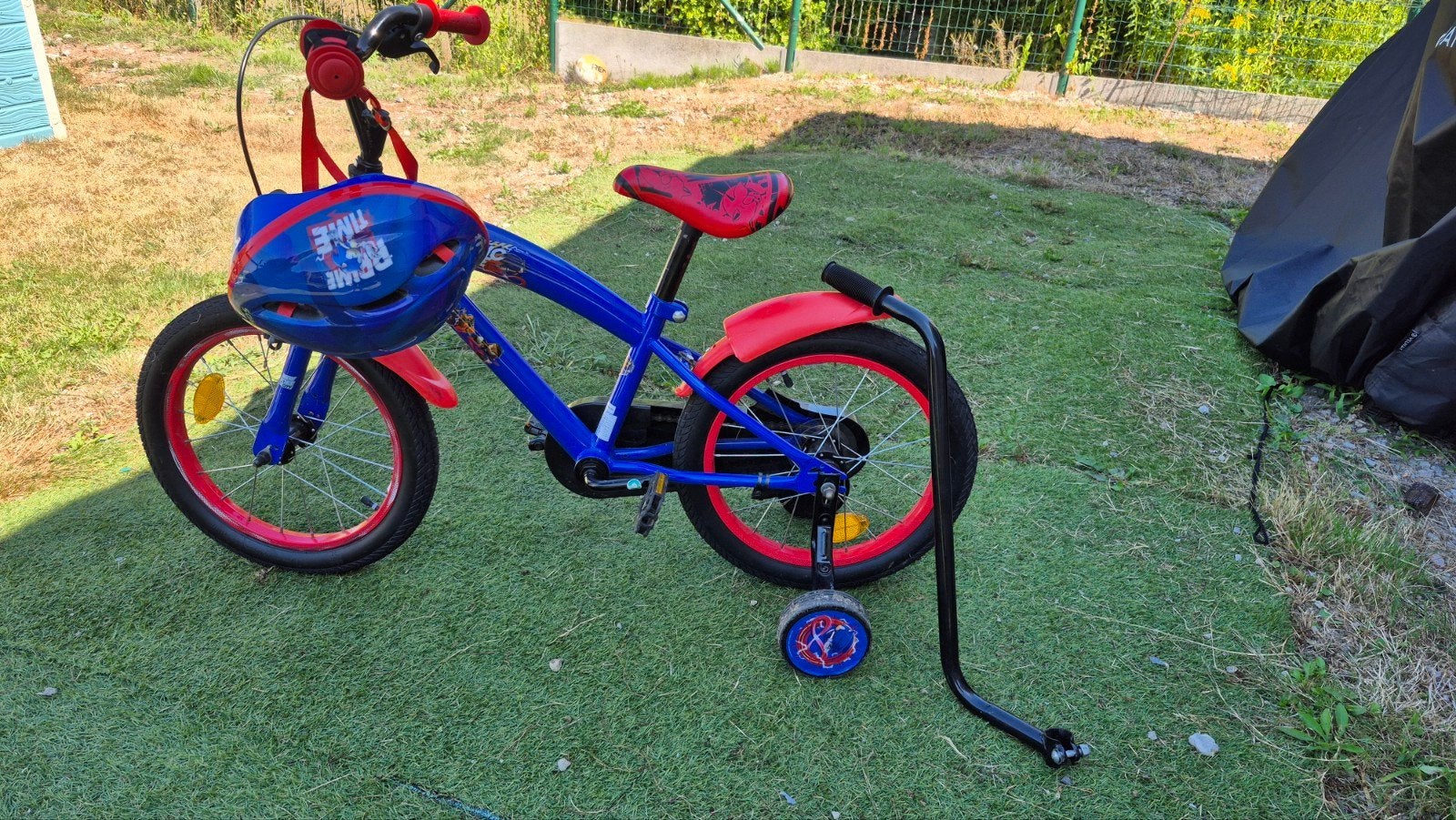 Sonic fiets, 16 inch met bijpassende helm, Fietsen en Brommers, Ophalen, Zo goed als nieuw, Velgrem, Duwstang