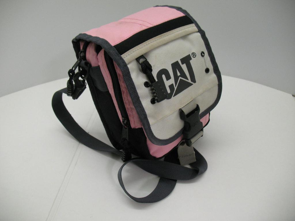 Schoudertasje van Caterpillar, Ophalen of Verzenden, Zo goed als nieuw, Roze, Schoudertasje