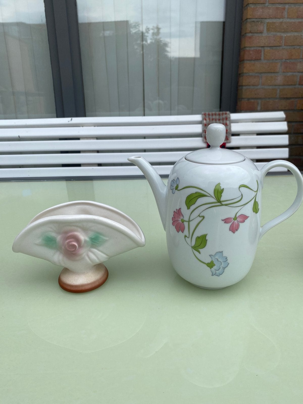 1 brievenhouder + een porseleinen theepot, Ophalen