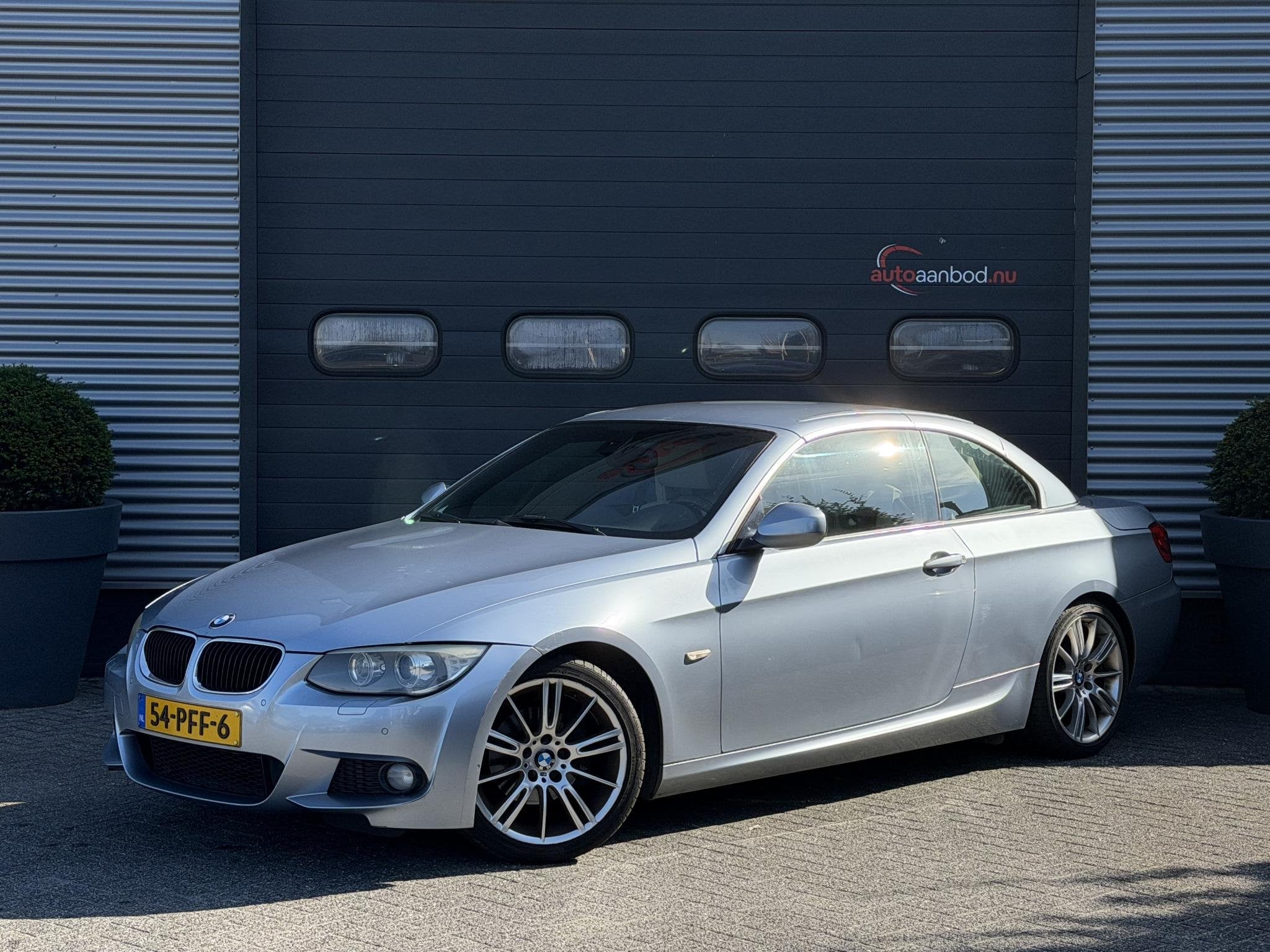 BMW 3-serie Cabrio 320i High Executive M-Sport | Navigatie |, Auto's, Achterwielaandrijving, Zwart, 4 cilinders, Cabriolet