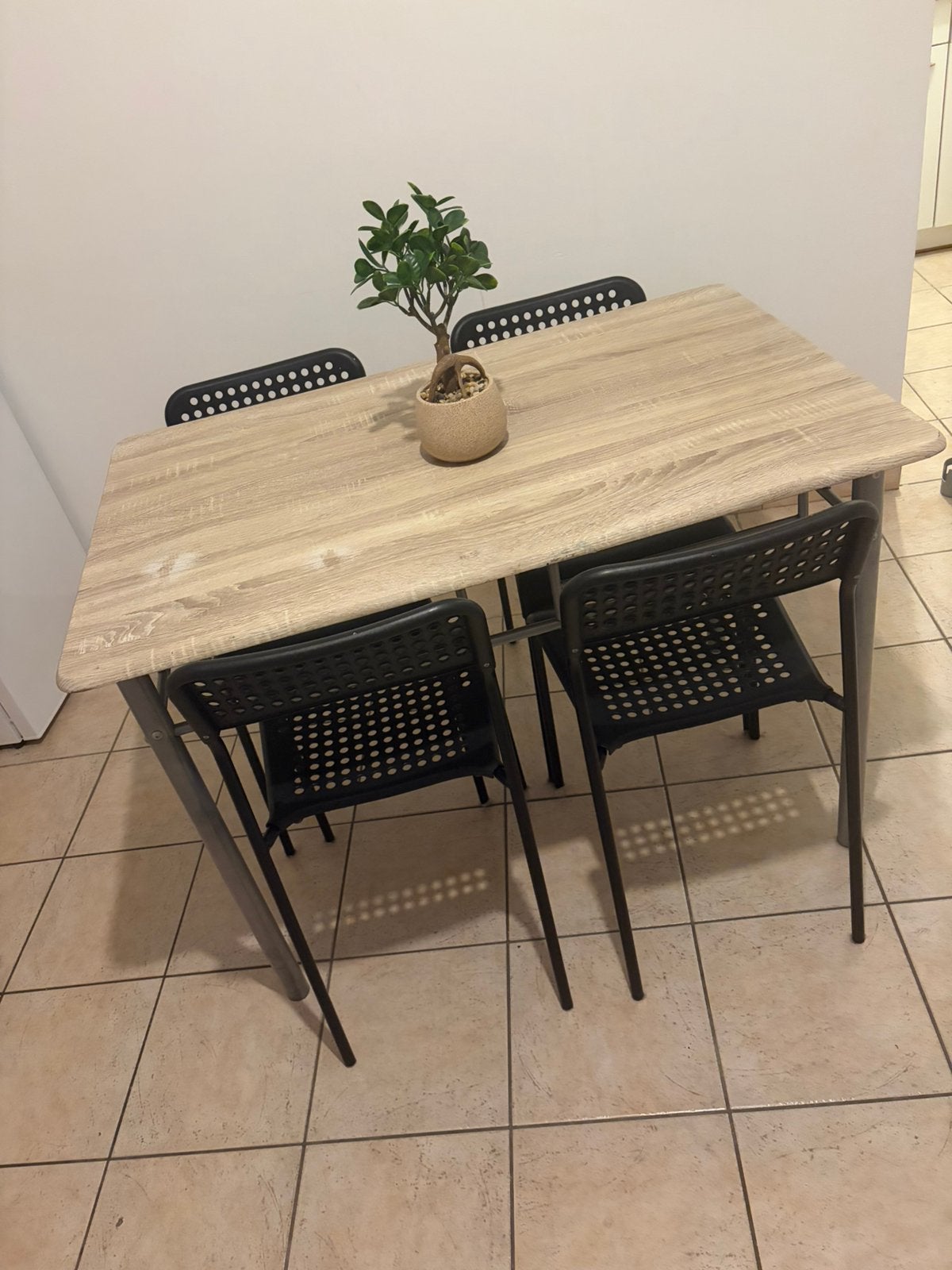 Table a manger + 4 chaises, Maison & Meubles, 100 à 150 cm, Quatre personnes, Comme neuf, Enlèvement