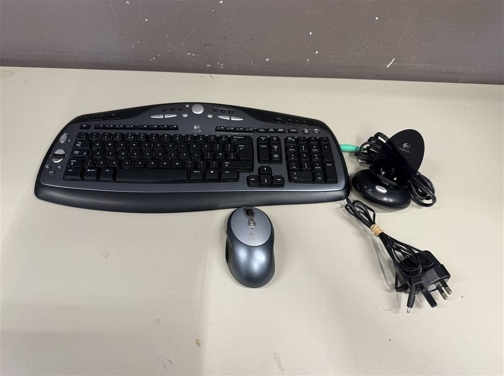 draadloos toetsenbord \ muis Logitech Y-RR54 RT7R33, Computers en Software, Toetsenborden, Ophalen of Verzenden, Gebruikt, Draadloos