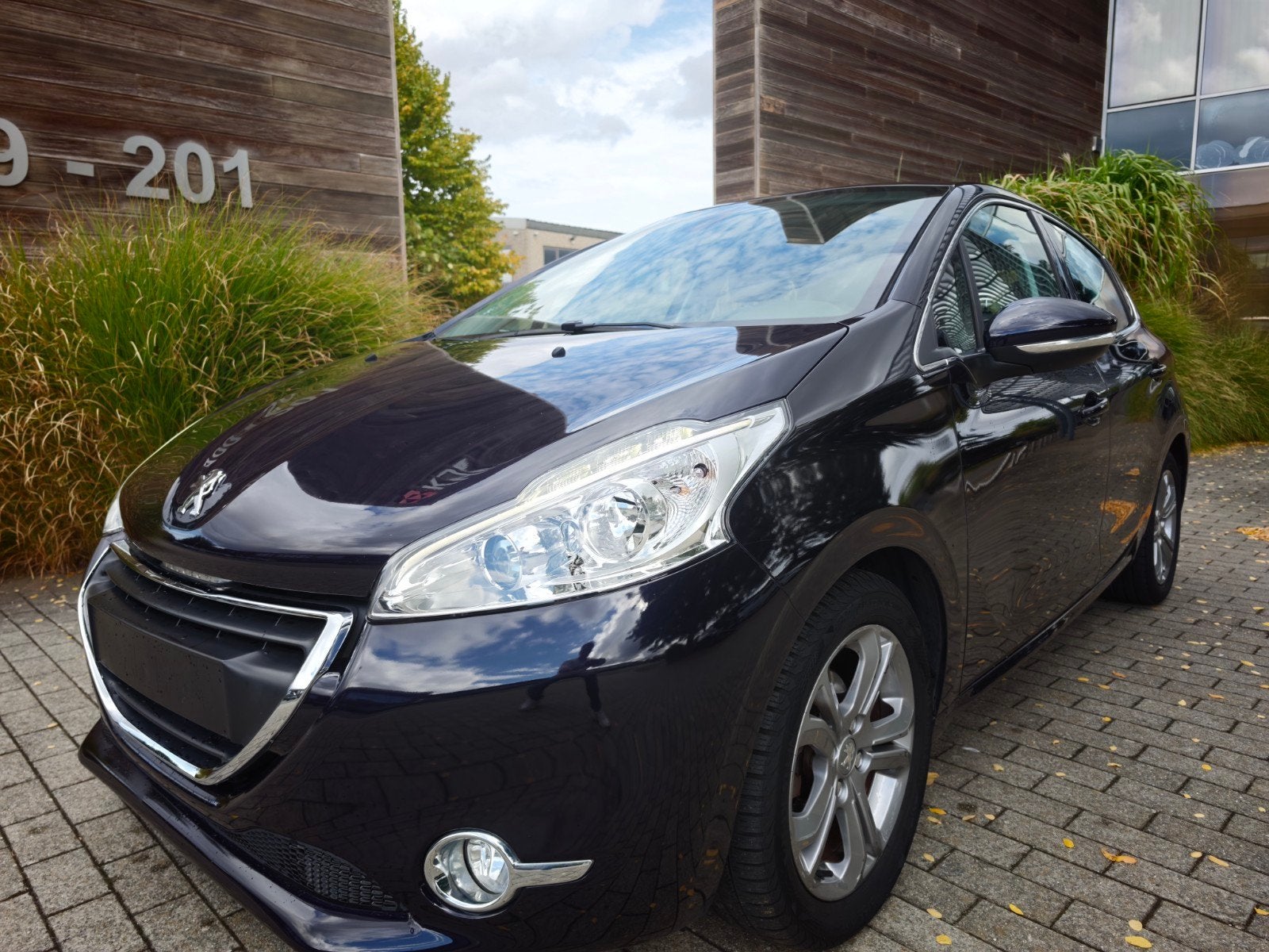 Peugeot 208/ benzine/96.000 km/airco/serviceboek, Bluetooth, Euro 5, Bedrijf, https://public.car-pass.be/vhr/1b9ad77a-5dfd-459b-972d-7e62daf951d4