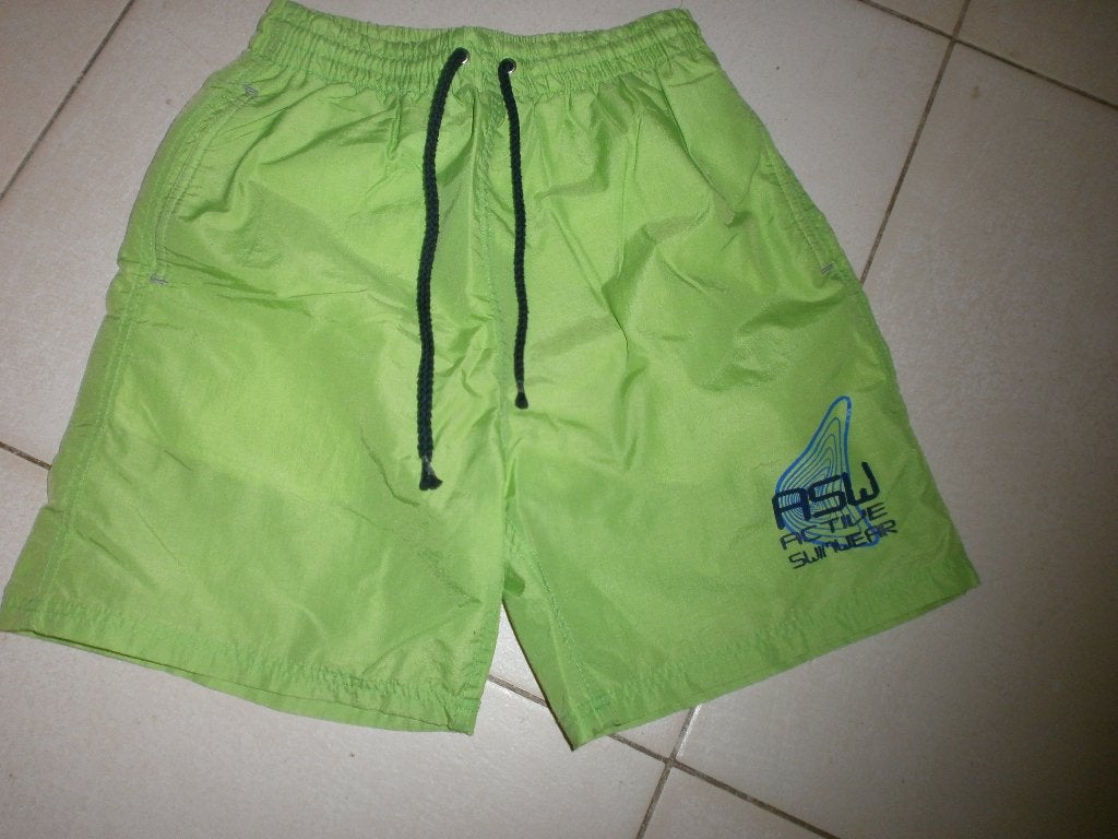 Short de bain vert taille élastique 10 ans, Enfants & Bébés, Garçon, Maillot de bain, Utilisé, Enlèvement ou Envoi