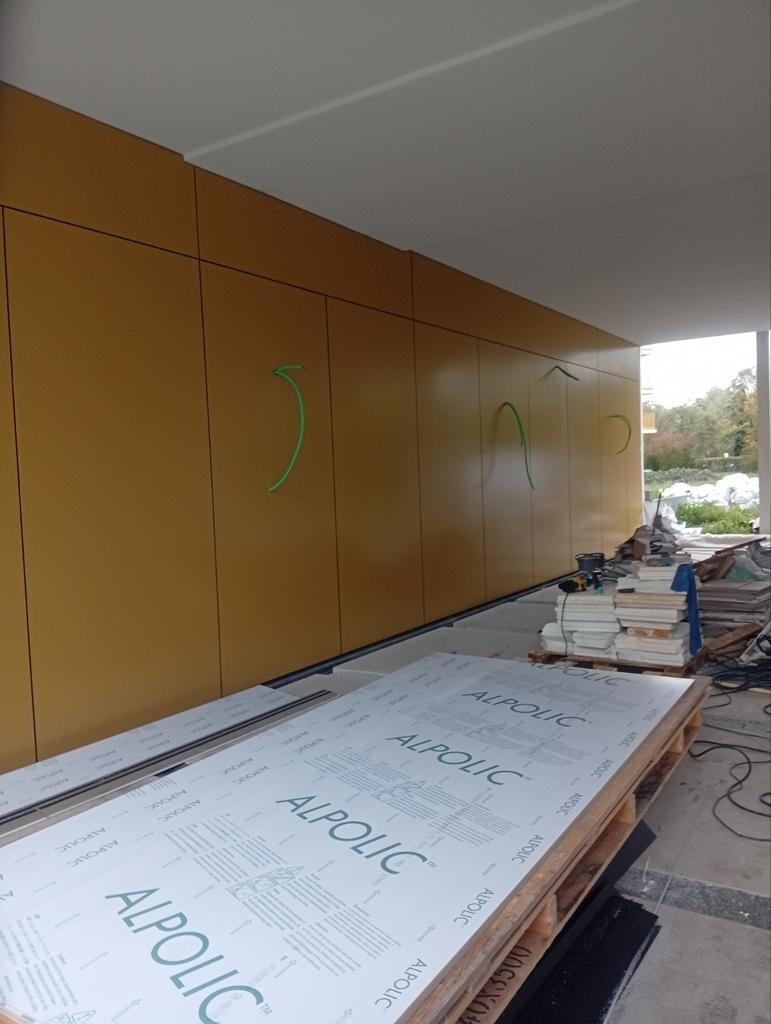 Plaatsen Alucobond gevelbekleding