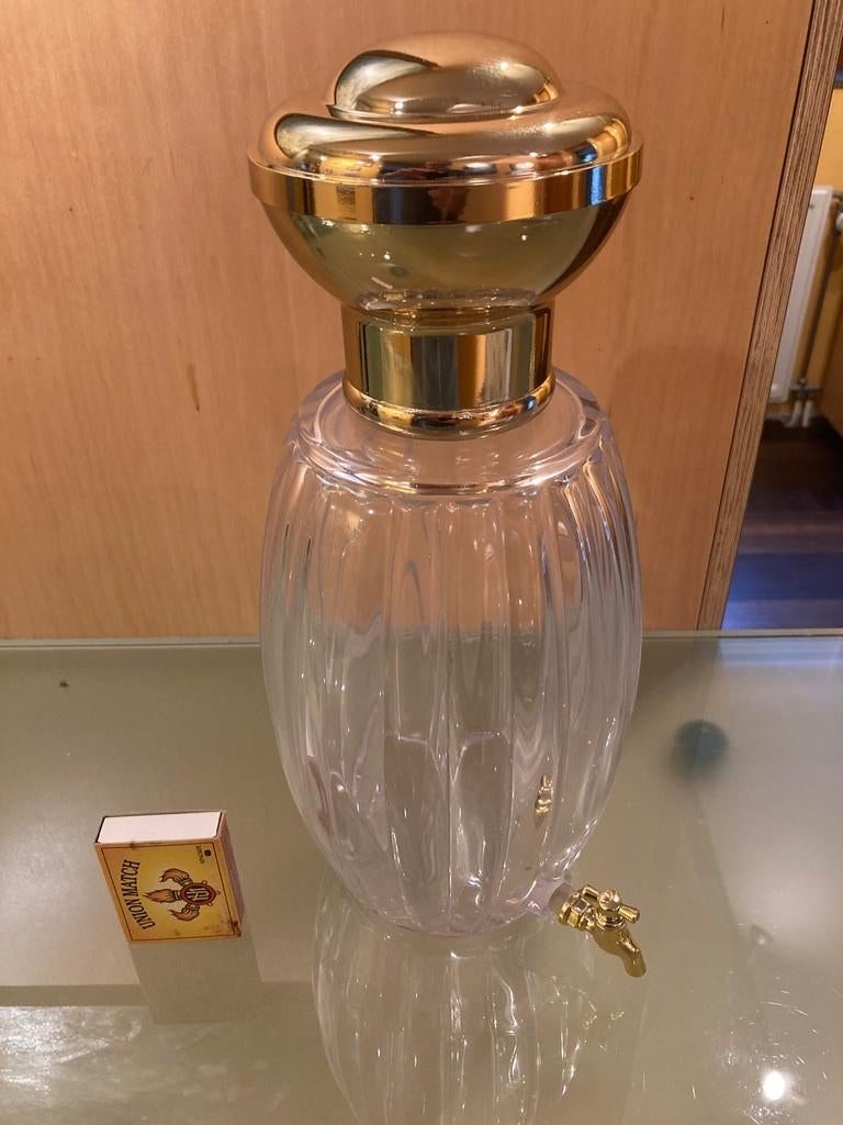 parfums Flacon factice géant, Enlèvement
