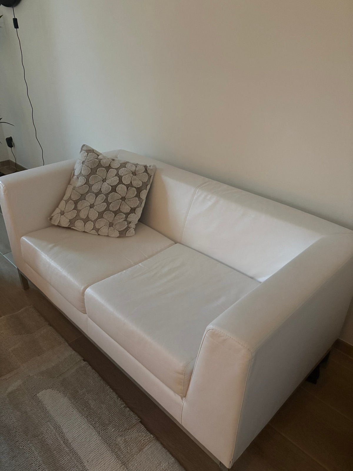 Set van 2 witte moderne lederen zetels, Huis en Inrichting, Ophalen, Tweepersoons, Zo goed als nieuw, Minder dan 150 cm