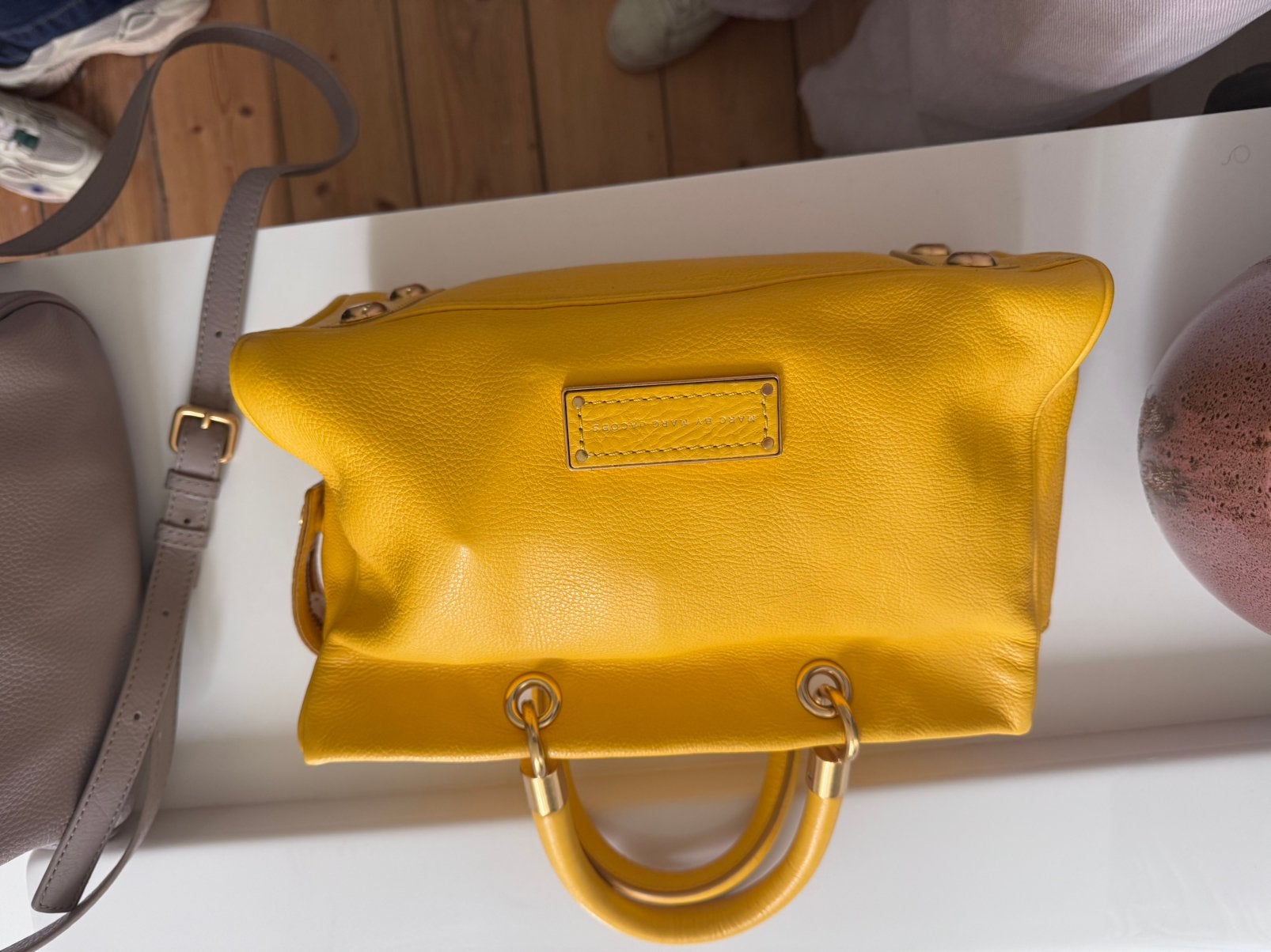 Felgele Marc Jacobs handtas, Bijoux, Sacs & Beauté, Sacs | Sacs Femme, Enlèvement, Comme neuf, Sac à main
