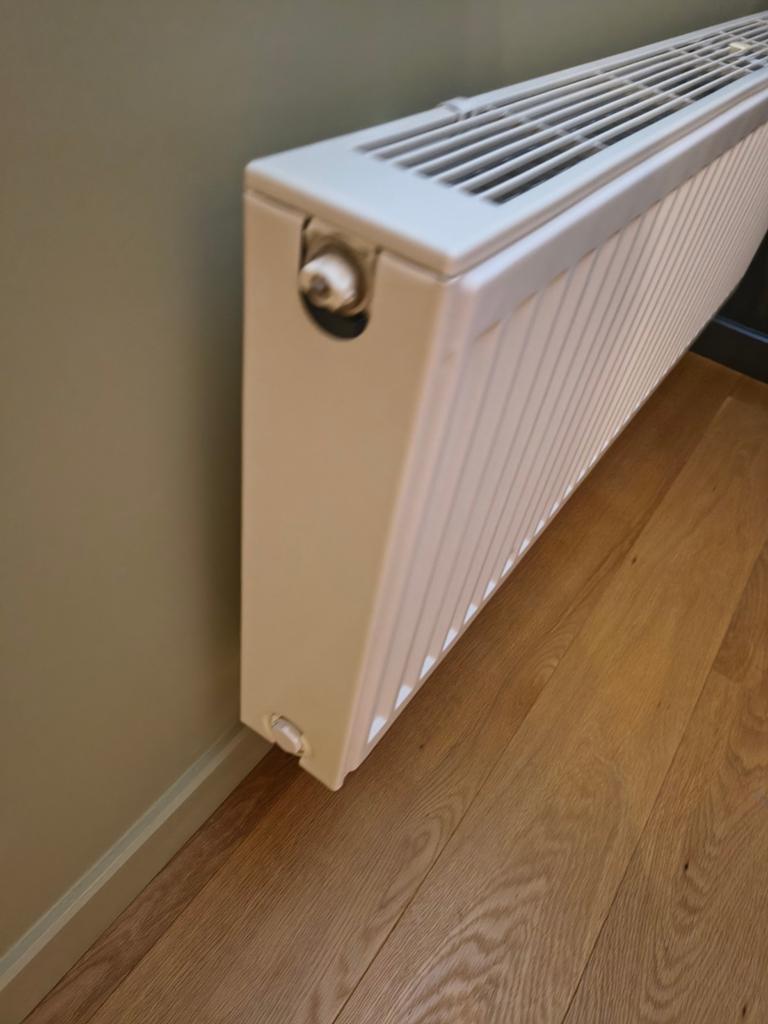 2 radiatoren Henrad Premium+Giacomini thermostatische knop, Ophalen
