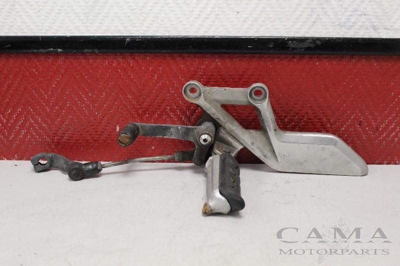 REPOSE PIEDS AVANT GAUCHE Honda CBR 250 RR 2008-2013, Motos, Dhr. S. di Majo, Utilisé, Info@cama-motorparts.nl, P.J. Troelstraweg 8 8
3144 CX  MAASSLUIS, NL