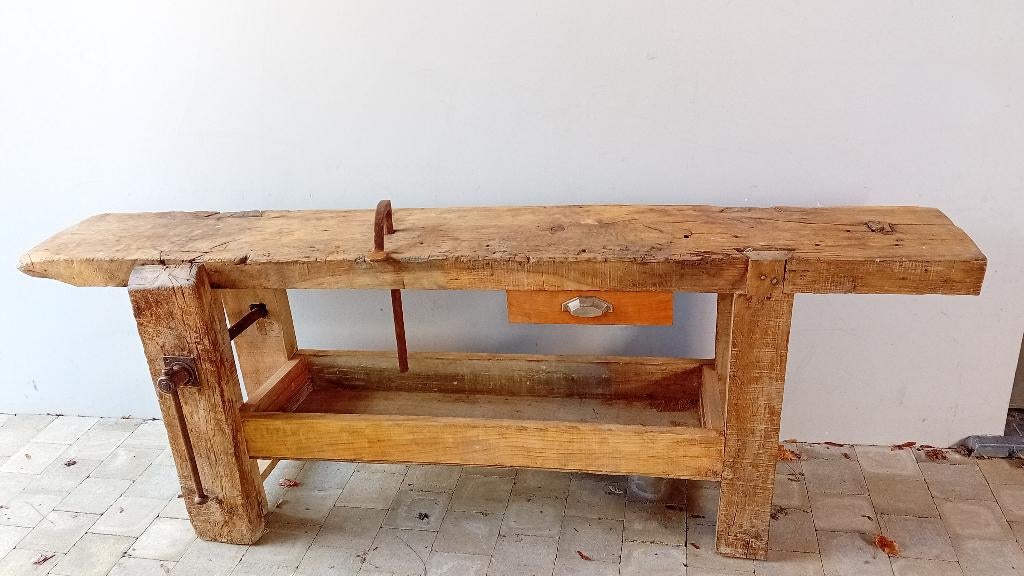 Établi robuste, élégant et magnifiquement patiné, Enlèvement, Comme neuf, Moins de 70 cm, Étau
