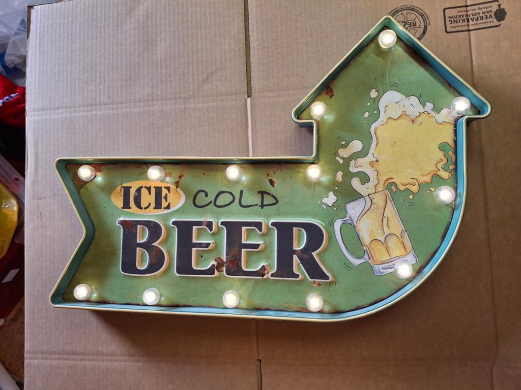 Retro LED Wandbord "Ice Cold Beer"  Perfect voor bar mancave, Huis en Inrichting, Ophalen of Verzenden