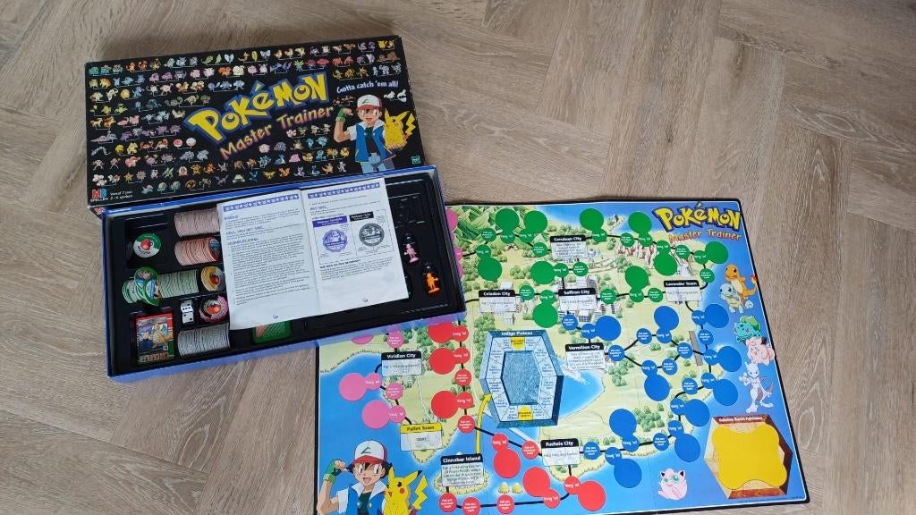 bordspel vintage MB NL Pokemon Master Trainer, Trois ou quatre joueurs, Enlèvement ou Envoi, Comme neuf, MB spelen