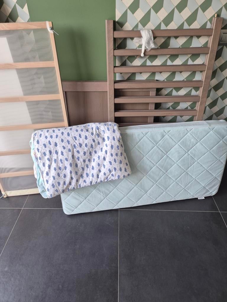 Houten babybedje met matras en donsdeken, Ophalen, Matras