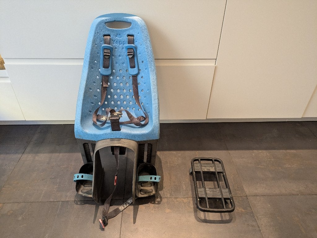 GMG Yepp Maxi kinderzitje EasyFit (vanaf 6 maanden tot 22kg), Yepp, Repose-pieds, Enlèvement, Utilisé