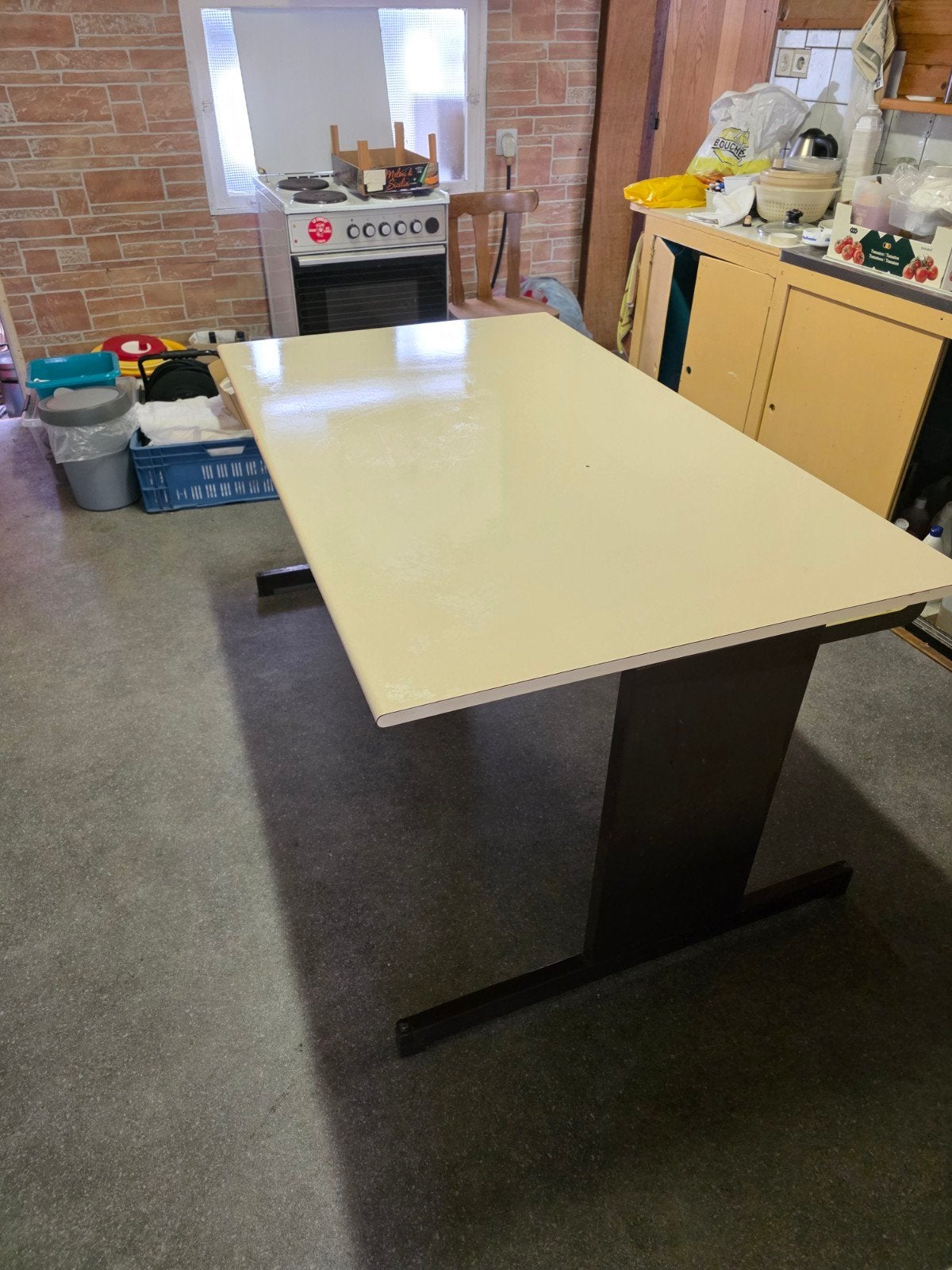 ​Grand bureau ou table de travail robuste, Maison & Meubles, Enlèvement, Utilisé, 90 cm, 150 cm