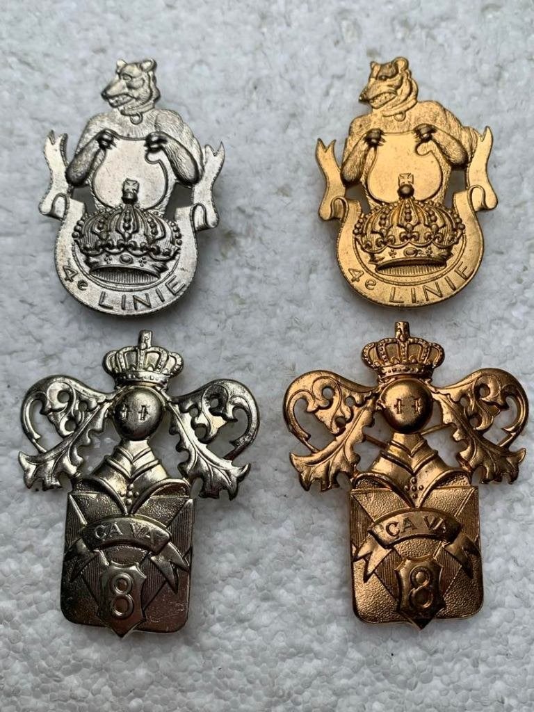 Kenteken, 4de LINIE + 8e LINIE mutskentek, Zilver+Goud, Ophalen of Verzenden, Landmacht, Embleem of Badge