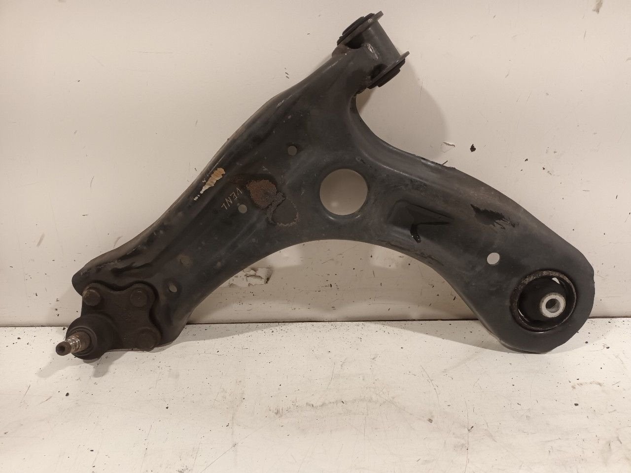 Draagarm links voor Skoda Fabia, Onderdelen@venauto.nl, Van der Ven Autorecycling B.V., Ettenseweg 76, 4706 PB Roosendaal, The Netherlands