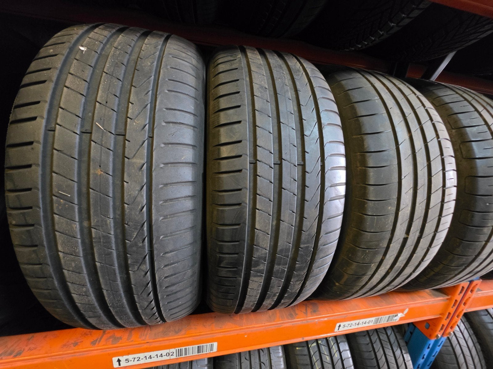 225/55r17 pirelli 45€  per stuk met montage en balanceren, Ophalen, Band(en)