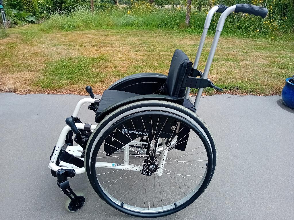 Petit fauteuil roulant Berollka Findus pour enfants 9 ans, Enlèvement, Comme neuf, Fauteuil roulant manuel