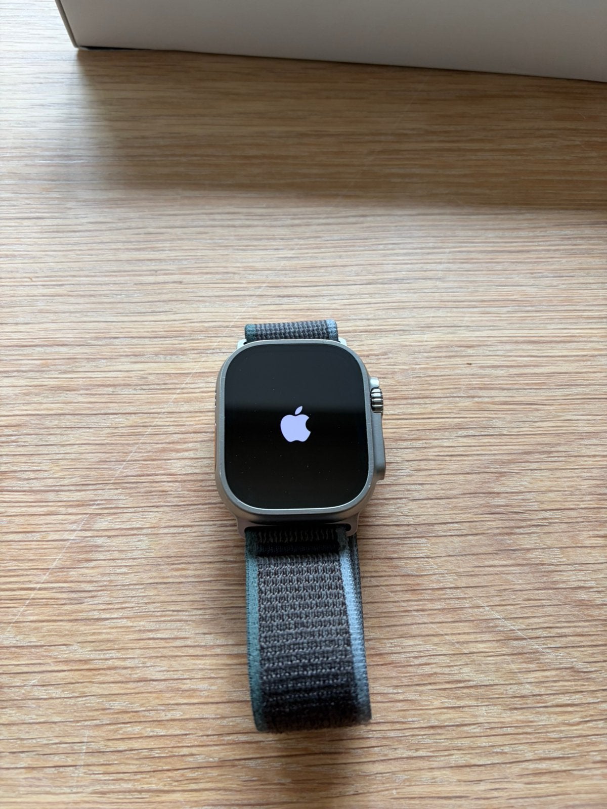 Apple Watch Ultra 2 49mm Titanium Trail bandje, Handtassen en Accessoires, IOS, Ophalen of Verzenden, Zo goed als nieuw, Waterdicht