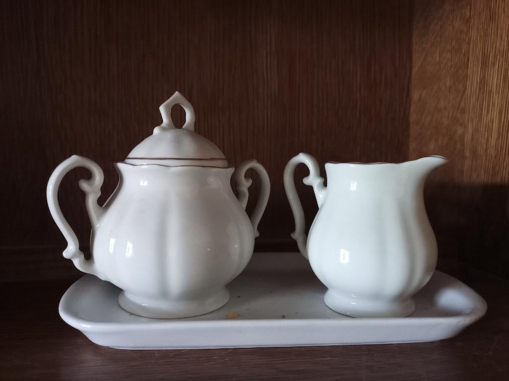 Porcelaine blanche pot à lait et sucrier, Enlèvement ou Envoi, Comme neuf
