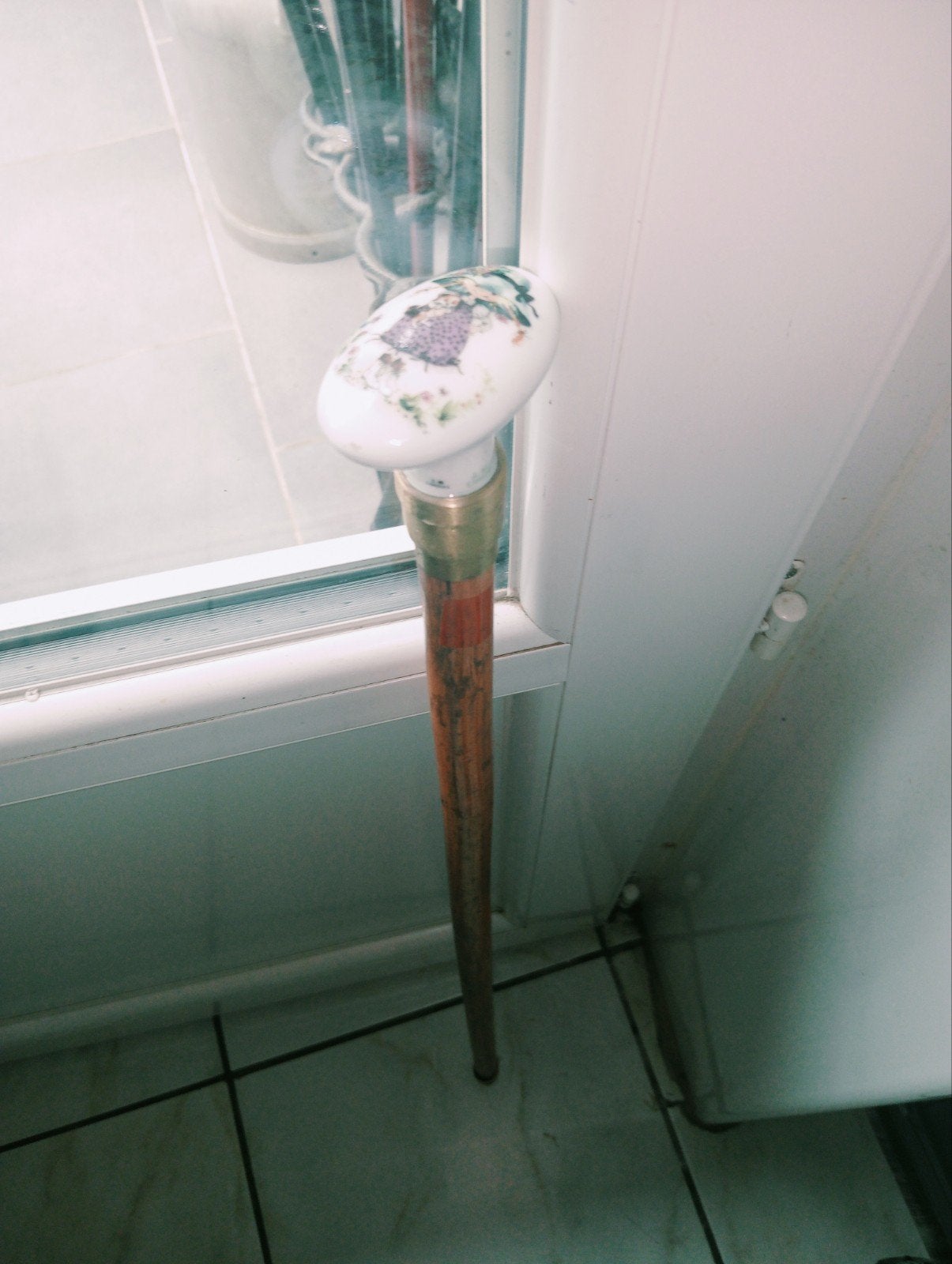 Canne porcelaine de 81.5 cm, Divers, Bâtons de marche, Enlèvement ou Envoi