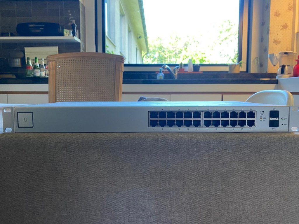 Ubiquiti UniFi Switch 24 (US-24). Managed switch, Computers en Software, Netwerk switches, Ophalen of Verzenden, Zo goed als nieuw