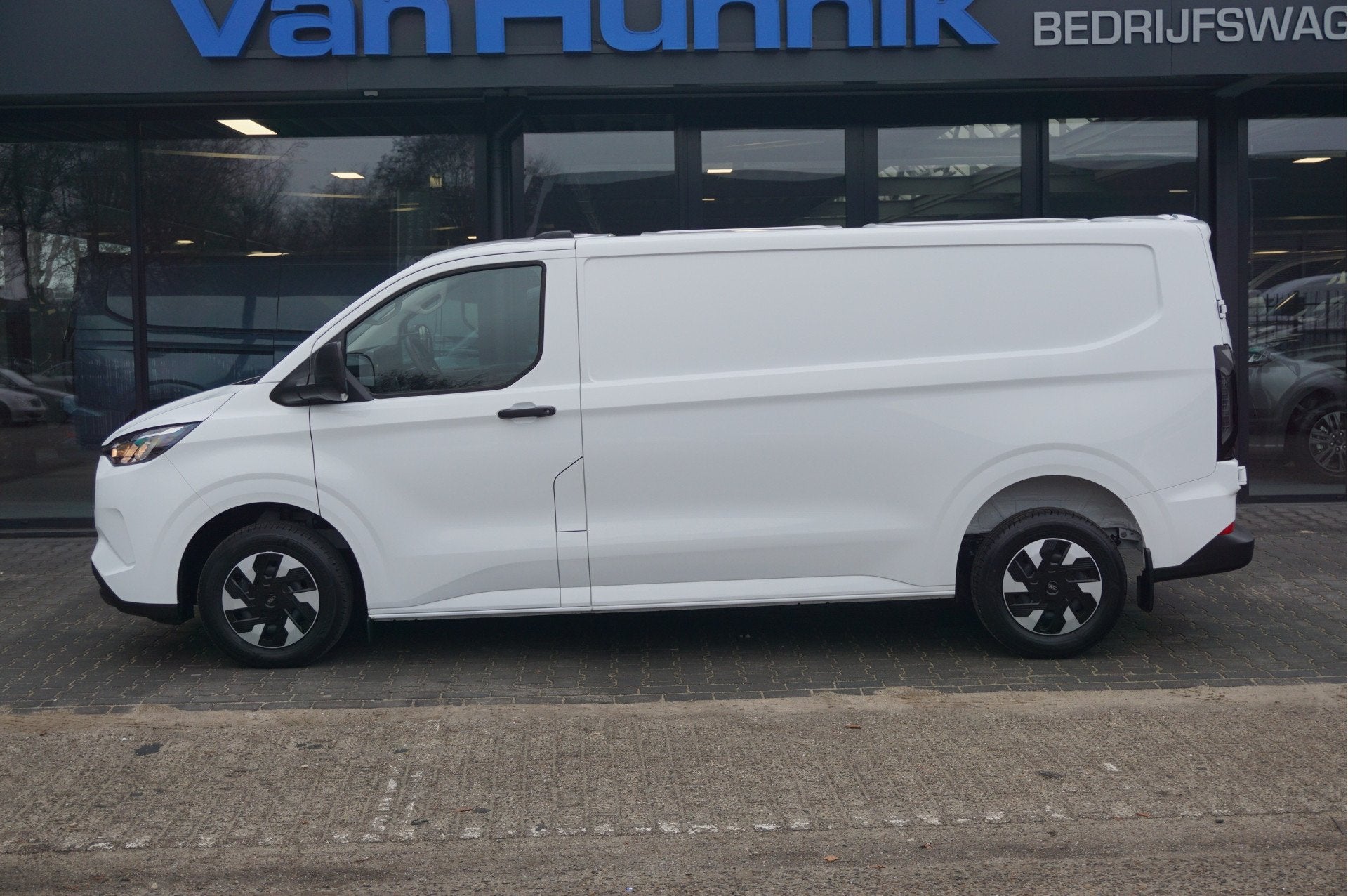 Ford Transit Custom 320L 2.5 PHEV Hybride 233PK Trend! Vol o, Auto's, Gebruikt, 4 cilinders, Wit, Bedrijf