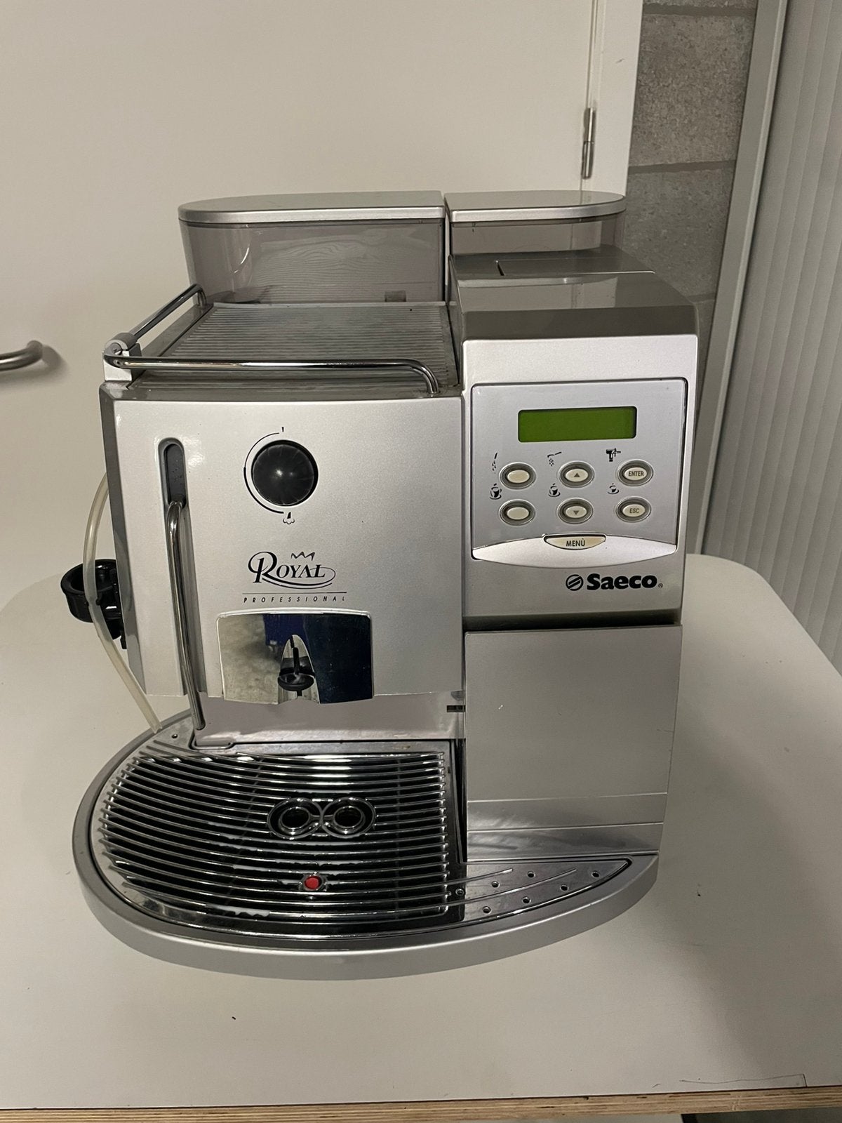 Saeco Royal professionnel, Electroménager, Machine à espresso, Réservoir d'eau amovible, Café moulu, Enlèvement