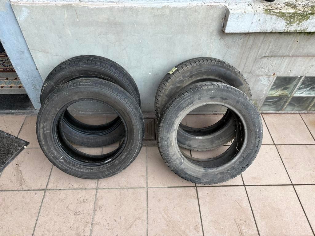 Pneus ete jamais l’utiliser, Enlèvement ou Envoi, Neuf