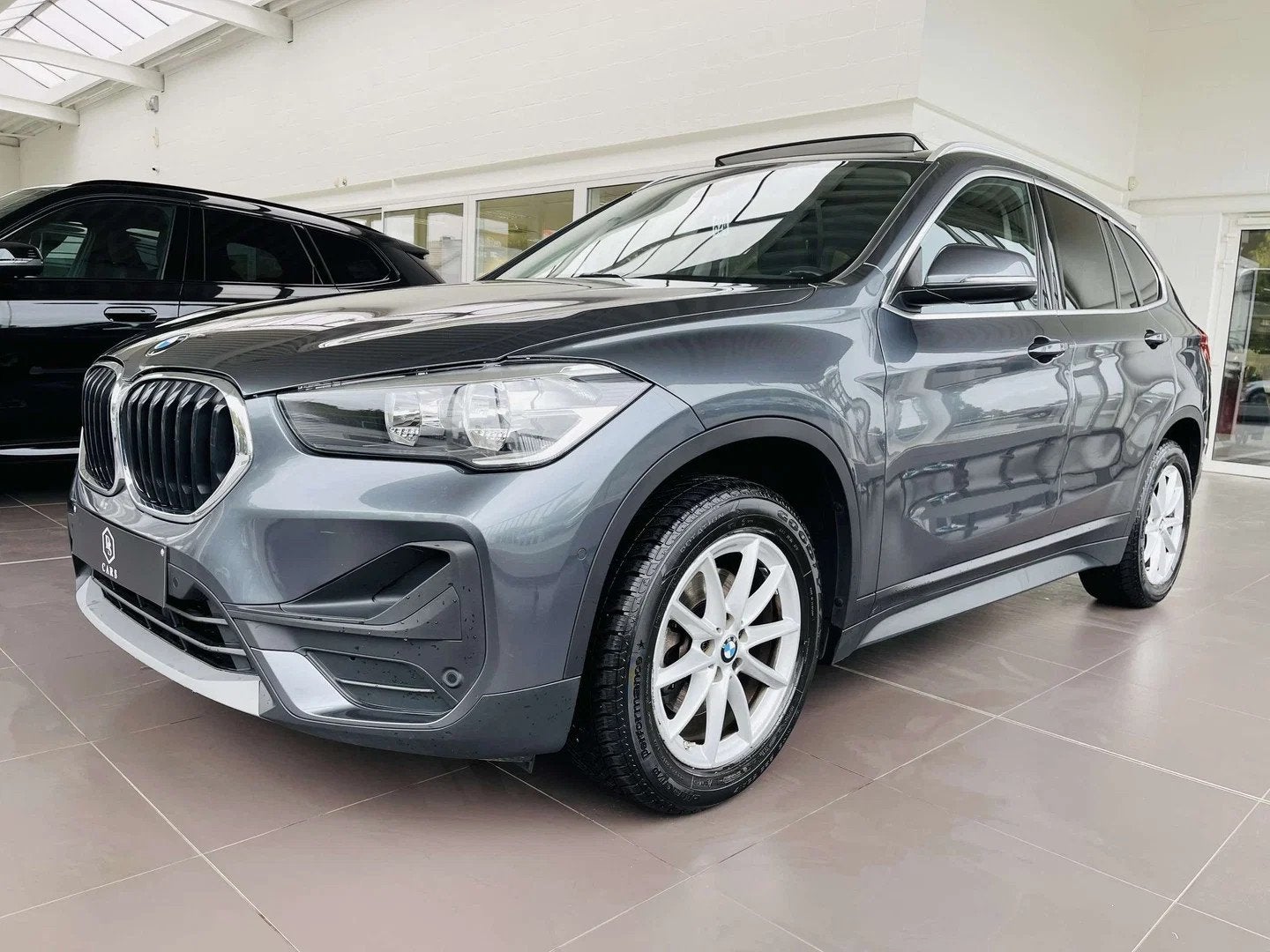 BMW X1 1.5i * GARANTIE + TOIT PANO + GPS * (bj 2022), Auto's, Stof, Gebruikt, 136 pk, Bedrijf
