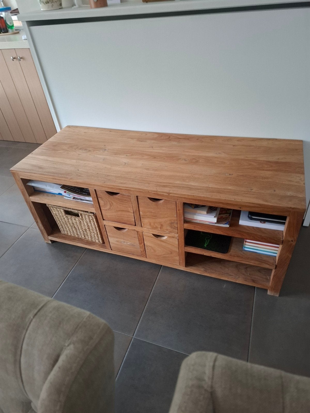 Meuble TV, Enlèvement