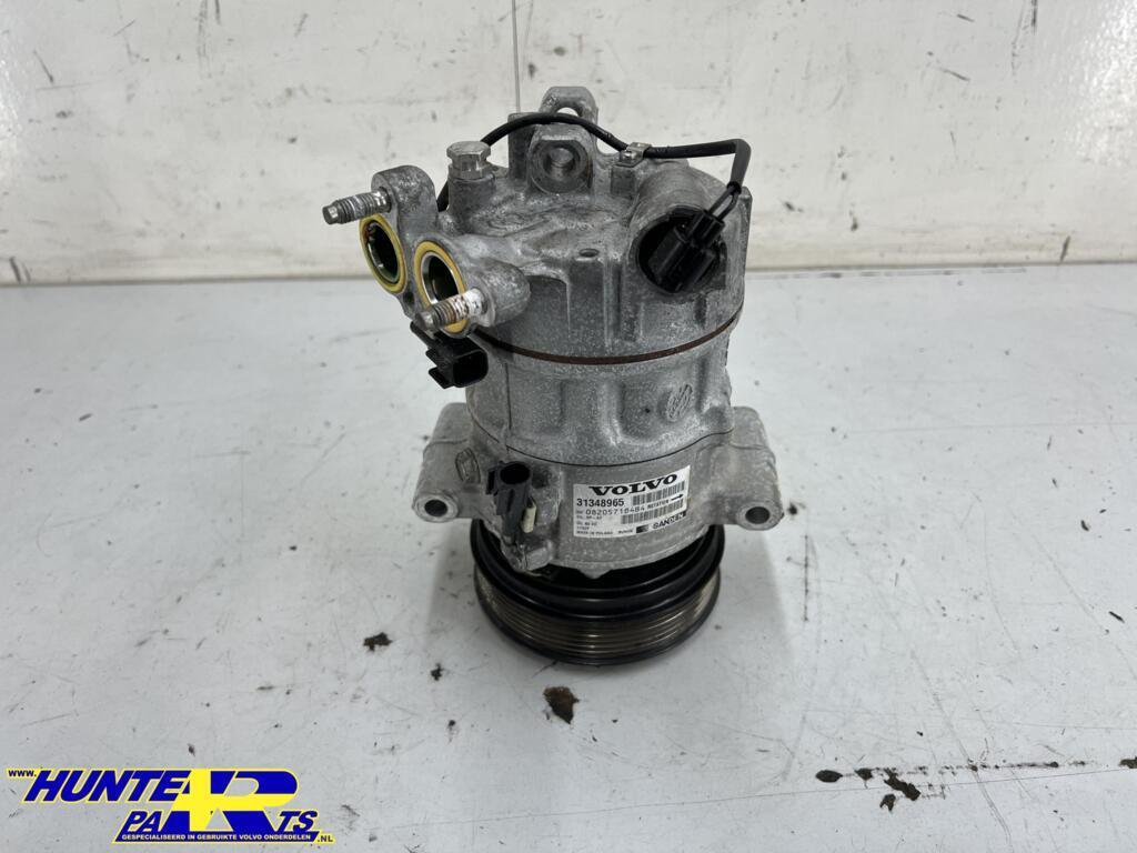 Aircopomp Volvo V40 II 2.0 D ('12-'19) 31348965, Enlèvement ou Envoi, Volvo, Volvo, Utilisé