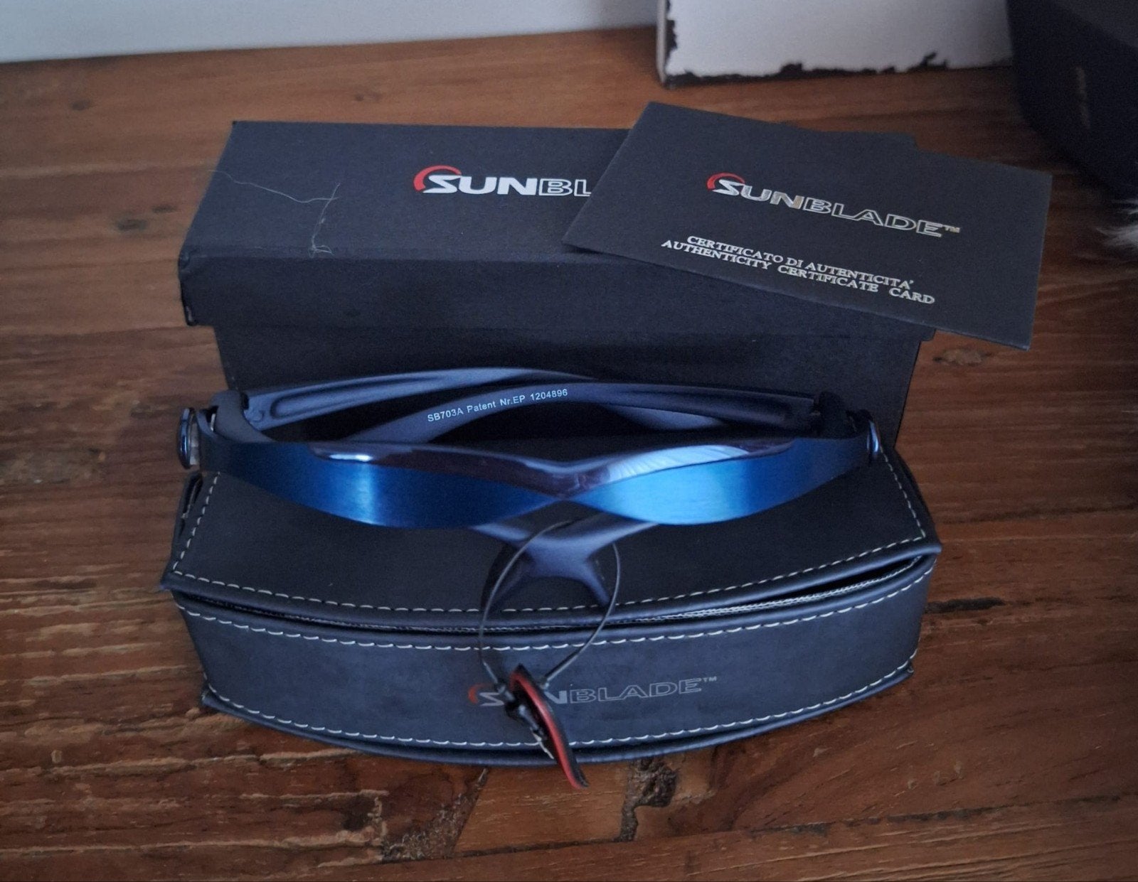 bleu sunblade, Envoi, Bleu