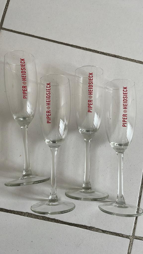 4 coupes de champagne Piper Heidsieck, Enlèvement, Comme neuf, Autres types