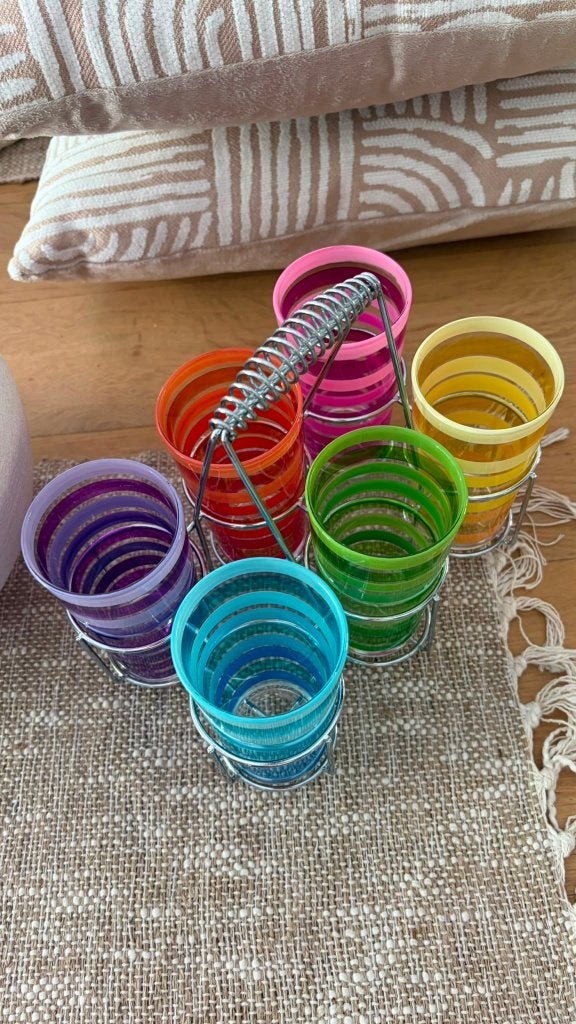 Set van 6 gekleurde glazen van Maison du Monde met houder, Ophalen of Verzenden, Zo goed als nieuw, Waterglas