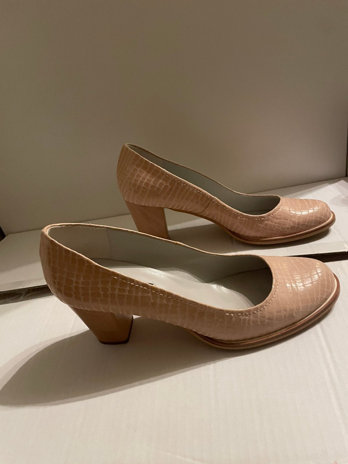 Mooie pumps merk Zinda maat 40, Kleding | Dames, Schoenen, Ophalen of Verzenden, Zo goed als nieuw, Pumps