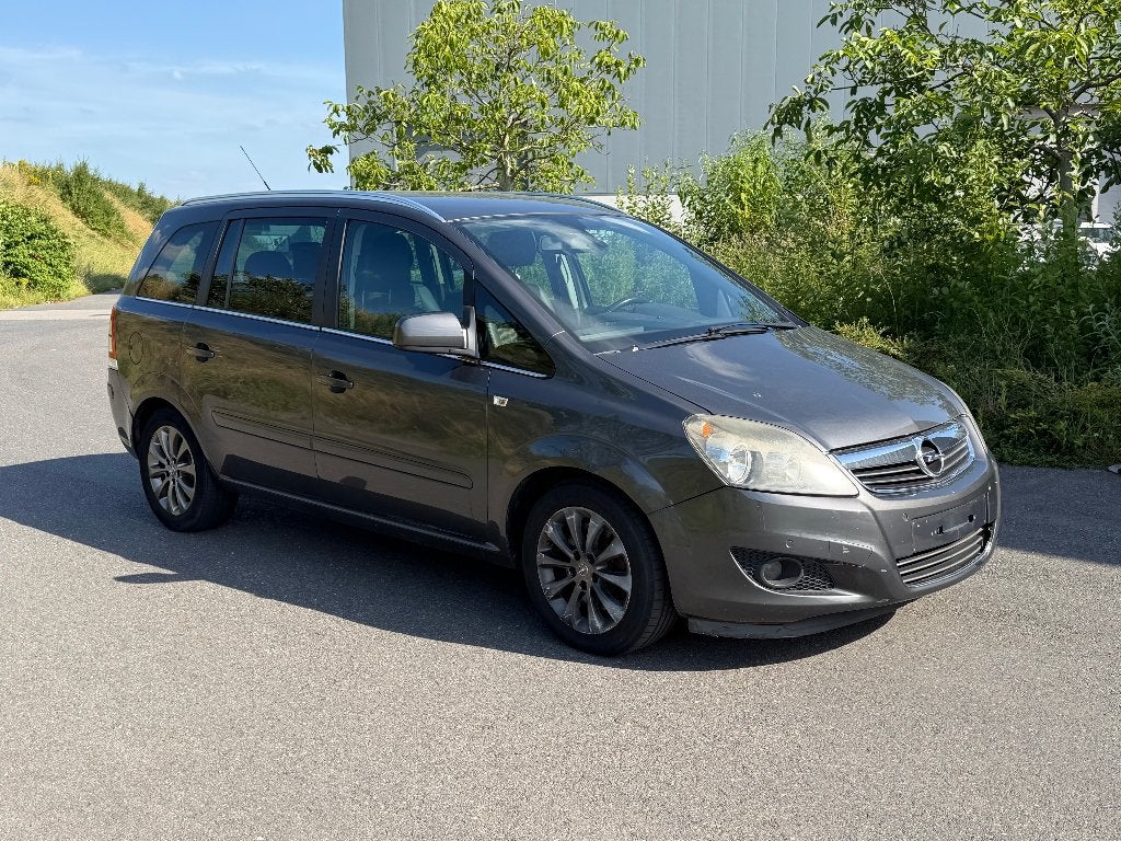Opel Zafira 7 zit Euro5 210.000km, Auto's, Voorwielaandrijving, Euro 5, Monovolume, 4 cilinders