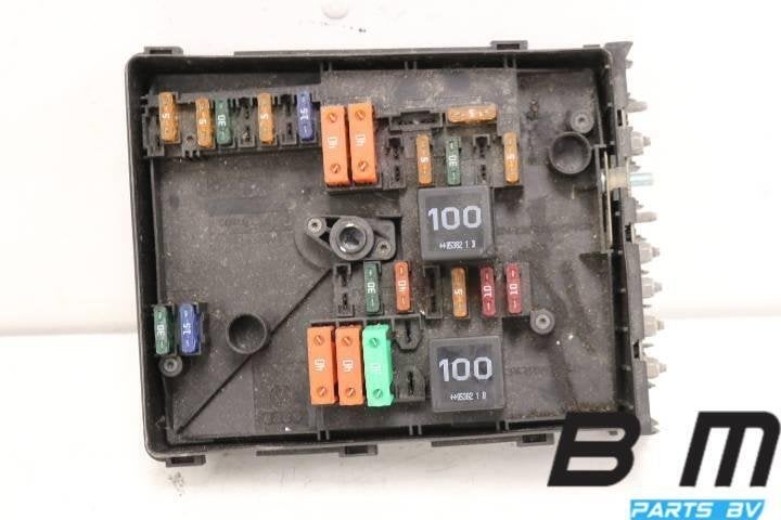 Zekeringskast in motorruimte VW Caddy 2K 1K0937125, Gebruikt