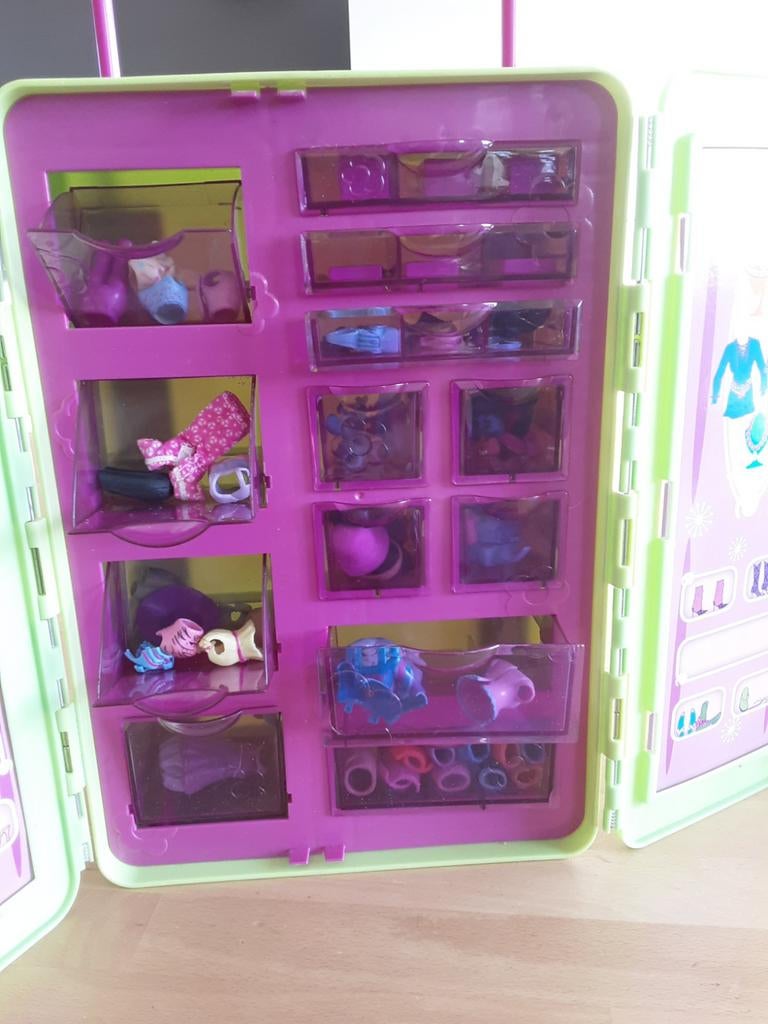 Trolley Polly Pocket vol met rubberen kleertjes, Ophalen