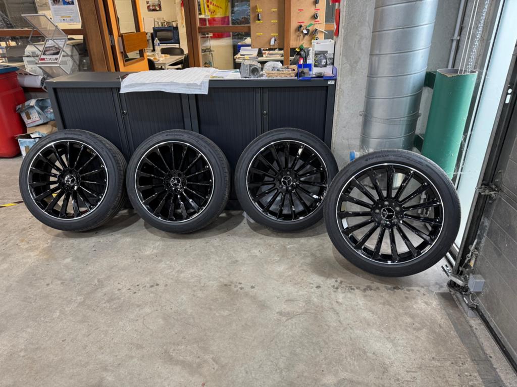 Jantes et pneus mercedes 20 pouces neuf !!!, Enlèvement, 20 pouces, Pneu(s)