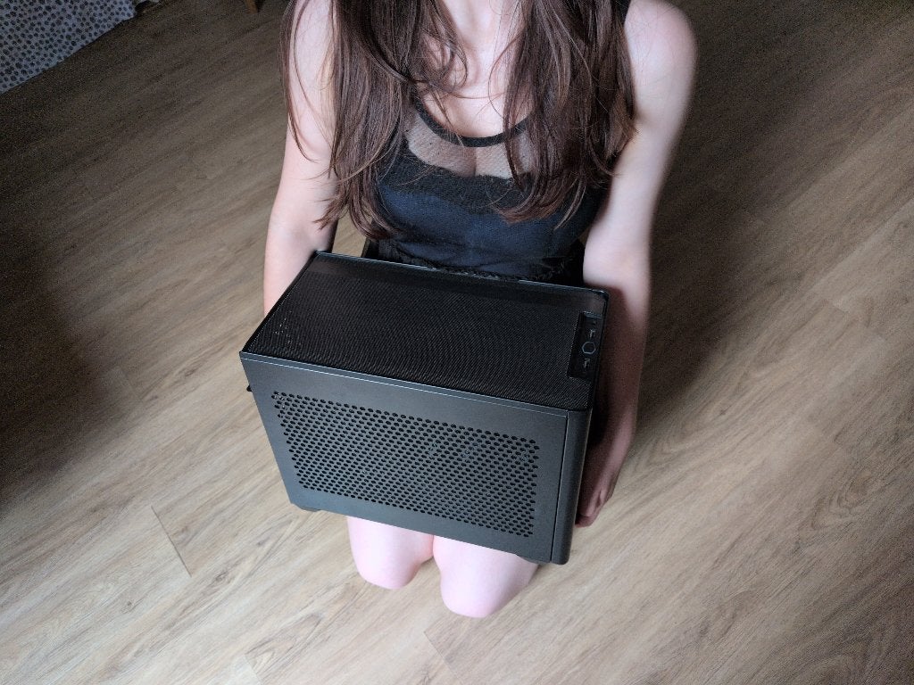 SFF Gaming PC - Ryzen 7 9700x - RX 5700 XT - 32Go - 1To, Virtual Reality, Comme neuf, 4 Ghz ou plus, AMD Ryzen 7