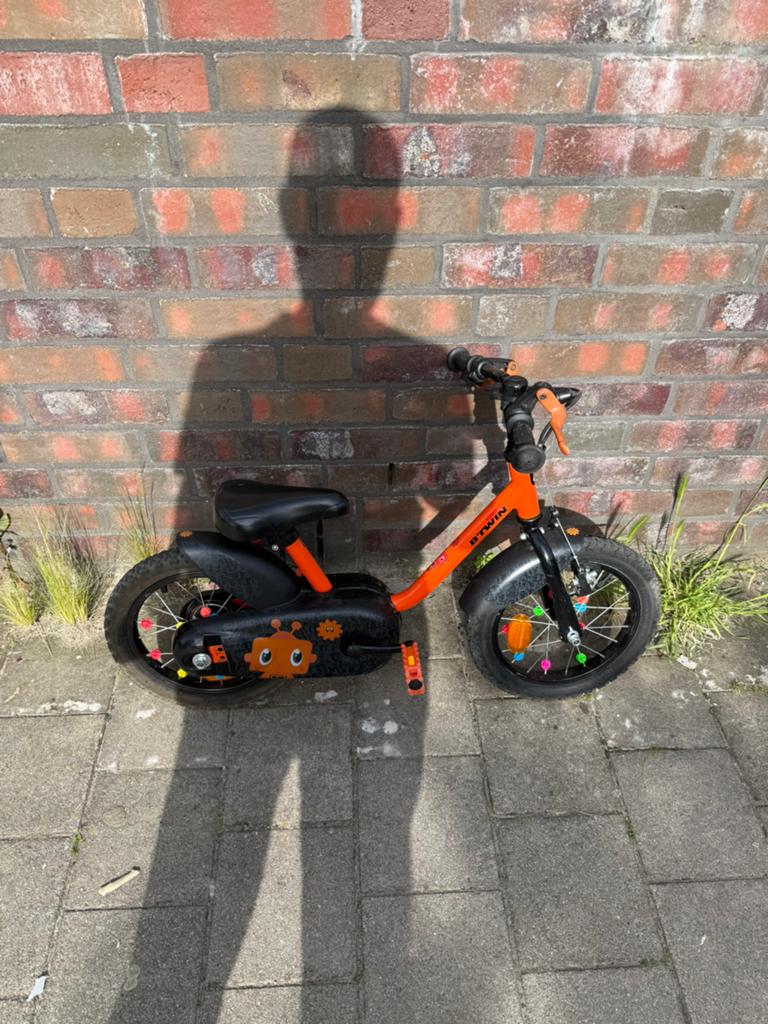 Kinderfiets Champ – oranje/zwart, Fietsen en Brommers, Fietsen | Kinderfietsjes, Ophalen, Zo goed als nieuw