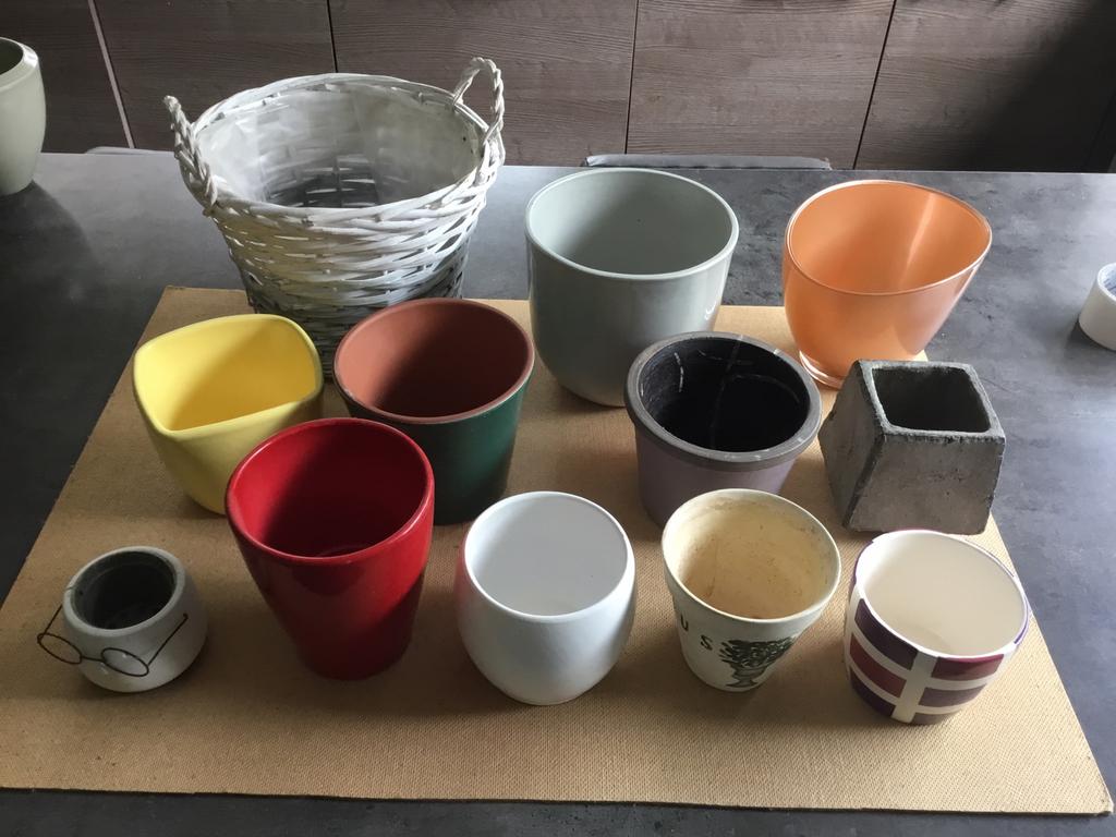 12 bloempotten - plantenpotten, Ophalen of Verzenden, Zo goed als nieuw